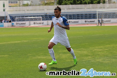 El lateral zurdo Peris se queda en el Marbella FC tras salir del Elche