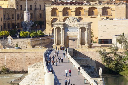 La llegada de turistas a Andalucía crece un 2% en el primer semestre