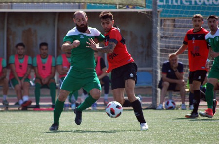 El San Pedro no aprovecha su superioridad y se deja remontar en Atarfe (2-1)