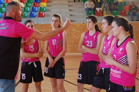 Gran victoria de las cadetes del Costa Marbella en la cancha de Maristas