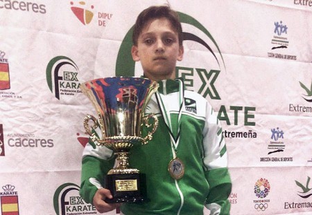 David Tedesco del Olympic Karate Marbella logra un oro en Cáceres