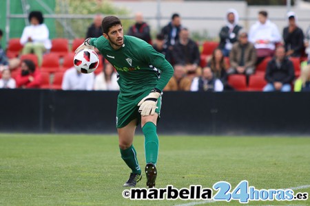 Godino es el mejor portero debutante en la historia del Marbella en 2ªB