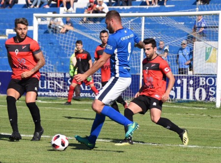 La pesadilla del San Pedro se alarga otra semana más tras caer en Linares (1-0)