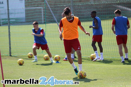 El central Álex García también renueva con la UD San Pedro