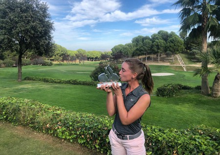 Laura Gómez se impone en la prueba de Zaragoza y lidera el Santander Golf Tour