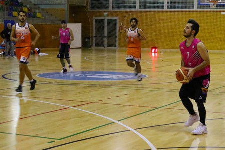 Los triples dan la victoria al CB Costa Marbella ante El Palo (79-58)