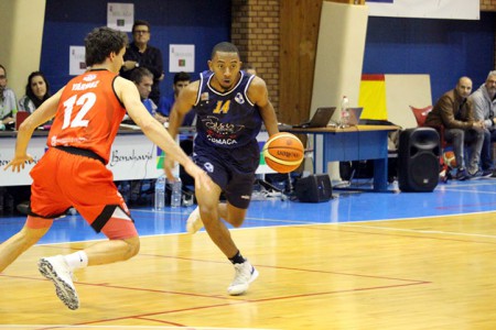 El CB Marbella cae ante Basket Navarra en una tarde-noche surrealista (59-63)