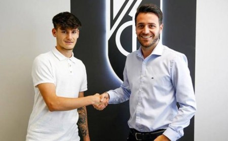 El marbellí Cristian Gutiérrez renueva hasta 2022 con el Granada CF