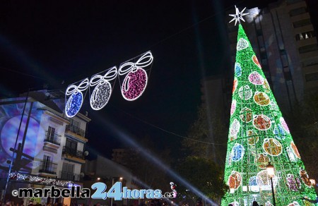 La alcaldesa rectifica y eliminará casi todas las luces navideñas en Marbella