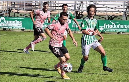 El batacazo ante el Sanluqueño enciende las alarmas en el Marbella FC (2-1)