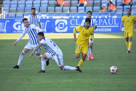 El Cádiz B se aleja de un Marbella que visitará a un Recre con urgencias