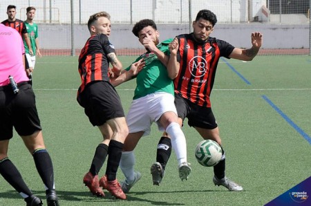 El San Pedro tropieza en casa (2-1) del Atarfe Industrial y cae al tercer puesto