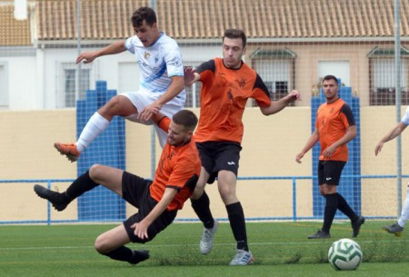 El Atlético Marbella cae en el tiempo añadido ante el CD Campillos (3-1)