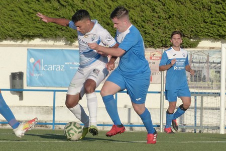 El Atlético Marbella echa el cierre con derrota en Villanueva del Rosario (3-2)