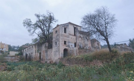 Muñoz vuelve a anunciar la residencia cuya primera piedra colocó en 2009