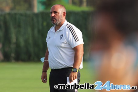 El técnico del Marbella, Abraham García, dice que han "merecido ganar"