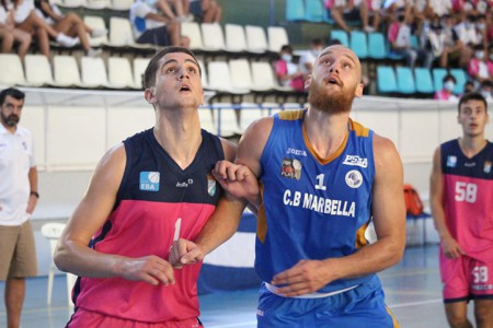 El CB Marbella vence en su primer amistoso para ganar el Trofeo Ciudad de Jerez