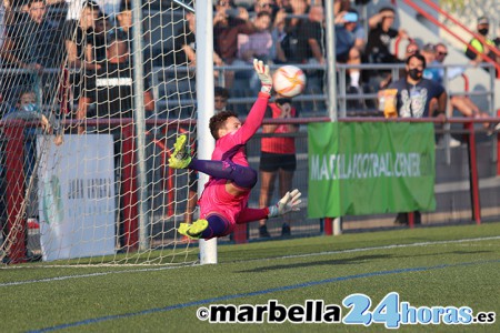 El Marbella FC vuelve a encajar gol tras 400 minutos imbatido