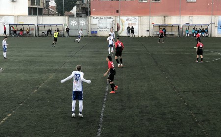 Al San Pedro se le escapa la victoria en El Palo en el último suspiro (1-1)