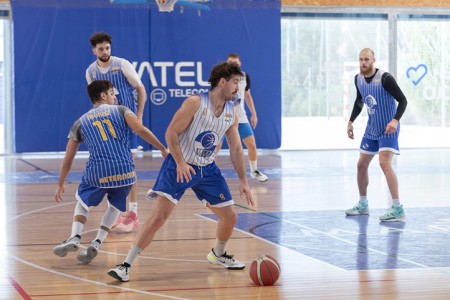 El CB Marbella inicia un calendario muy exigente en El Bierzo