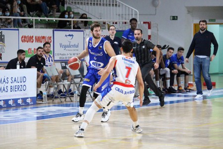 El CB Marbella resurge con un valioso triunfo en Ponferrada (72-76)