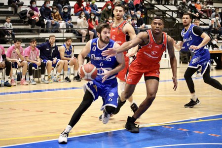 Al CB Marbella se le escapa la victoria en su visita a Navarra (77-72)