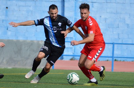 El Atlético Marbella logra salvar el empate en su visita al Algarrobo (2-2)