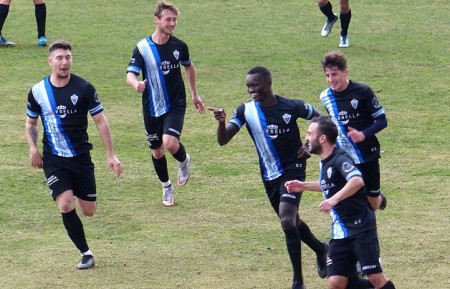 El Atlético Marbella se impone en el campo de un combativo Ronda (0-3)