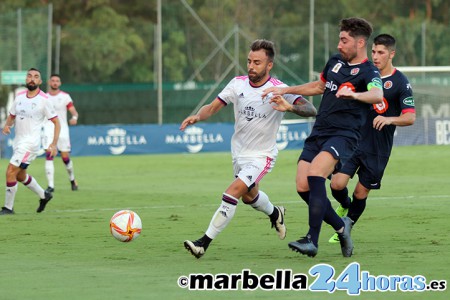 El Torredonjimeno aprieta al Marbella tras el descanso de los blanquillos