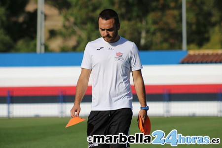 El técnico marbellí Adrián Cervera anuncia su retirada de los banquillos