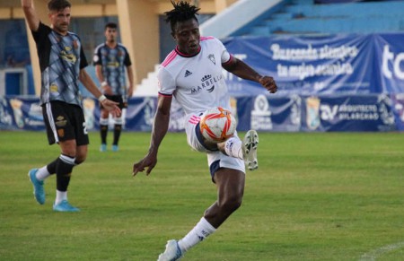 El Marbella abre la competición con triunfo ante el Torre del Mar (1-2)