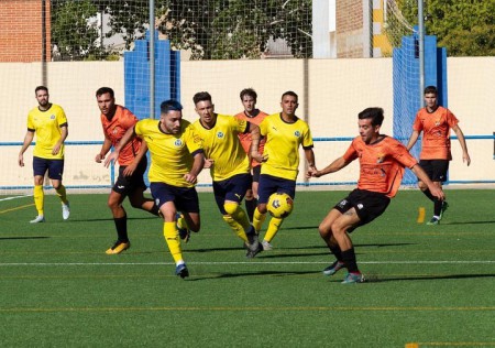 El FC Marbellí arranca su ambicioso proyecto con tropiezo en Campillos (2-0)