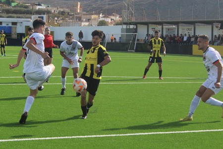 La UD San Pedro se reencuentra con la victoria en casa del Berja (0-2)