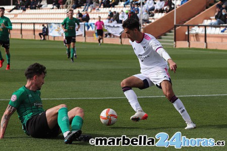 El único duelo entre Marbella y Huétor Vega se saldó con triunfo blanquillo