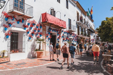 Marbella gana turistas hoteleros en junio gracias a la llegada de extranjeros