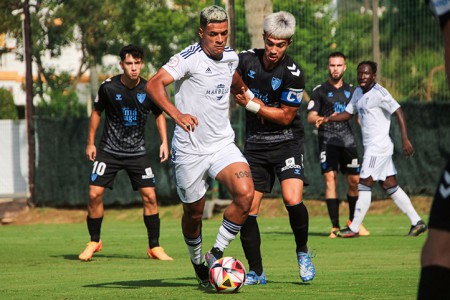 El Marbella supera al Atlético Malagueño pese a quedarse en inferioridad (1-0)