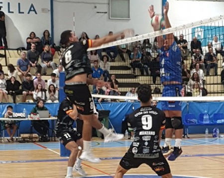 El Costa del Voley encaja su primera derrota ante Mintonette Almería (1-3)