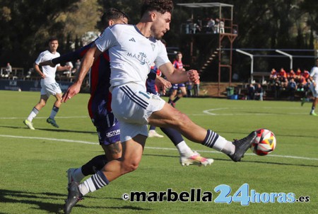 Suspensión a Olguín y multa al Marbella FC tras el partido con el Vélez