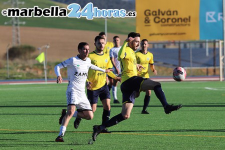 El FC Marbellí se sobrepone a domicilio a un combativo CD Ronda (0-2)