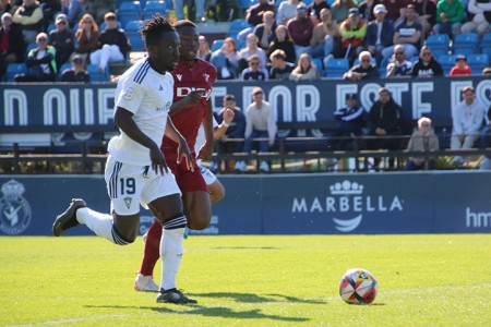 La victoria ante el filial del Cádiz permite al Marbella asaltar el tercer puesto