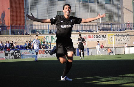 Las dos últimas victorias en Vélez acabaron con el ascenso del Marbella FC