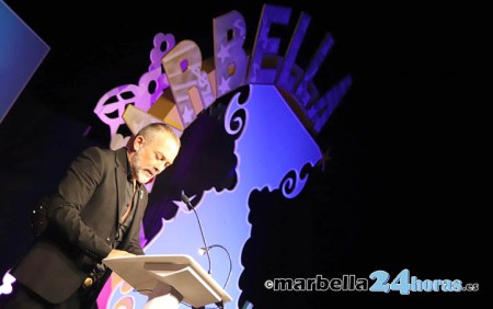 F de Frank pregona en verso la Feria de Marbella a ritmo de sevillanas