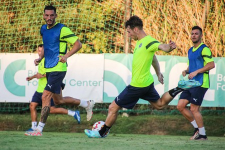 El FC Marbellí estrenará, "muy preparado", categoría ante El Ejido 1969